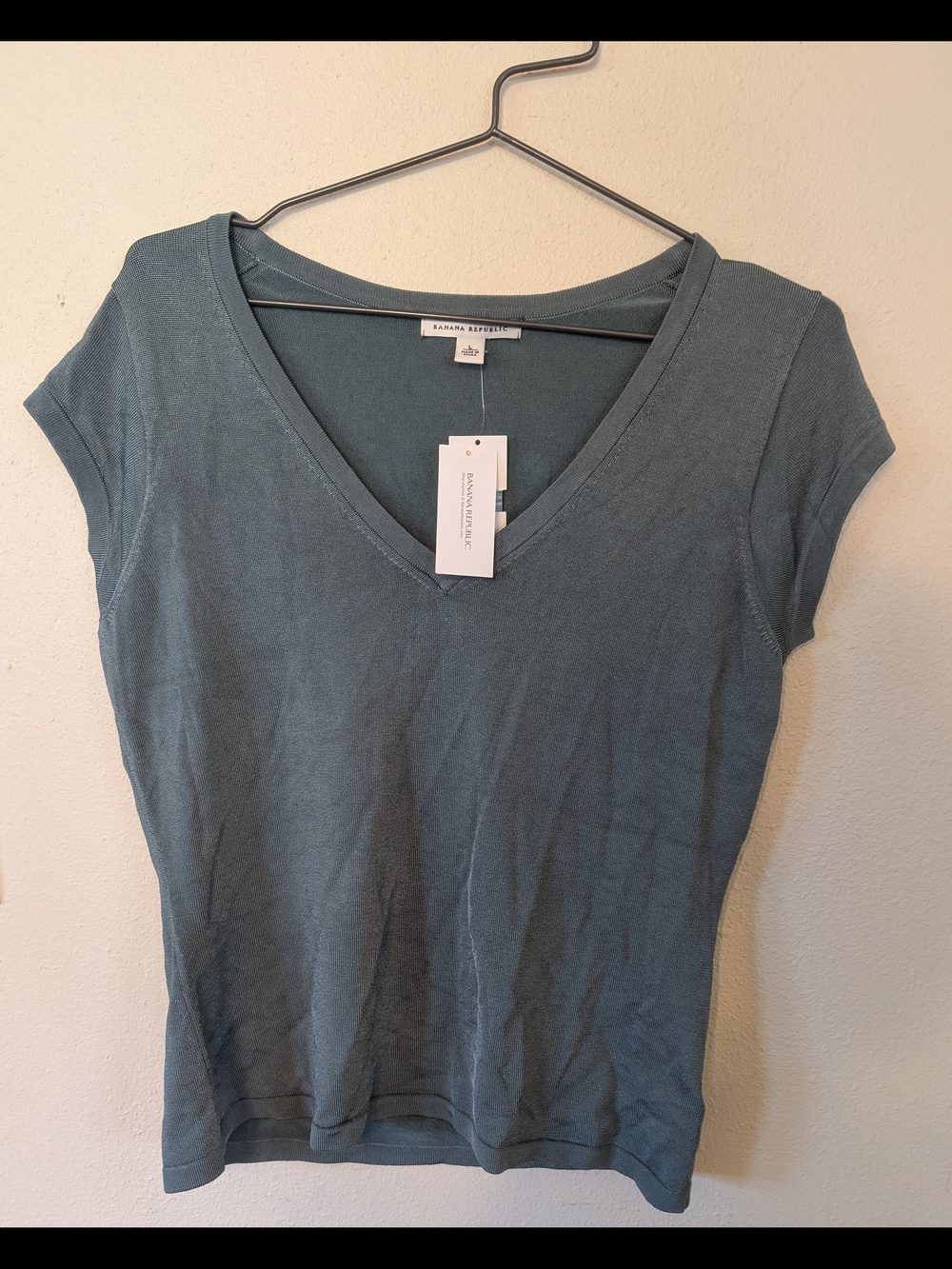 Banana Republic Women's V-Neck Short Sleeve Tee in Teal